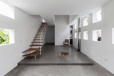 The Cul-de-sac House / Nguyen Khac Phuoc Architects