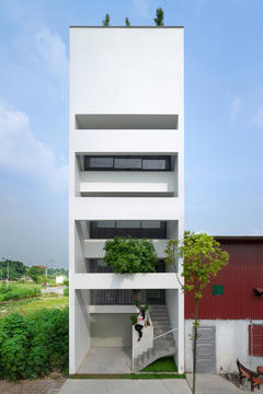 Una Casa en los Árboles  / Nguyen Khac Phuoc Architects 