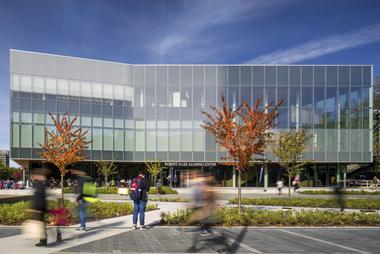 加拿大Robert H. Lee校友中心/ KPMB Architects + Hughes Condon Marler Architects