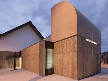 Gallery of 40 Impressive Details Using Concrete   - 86