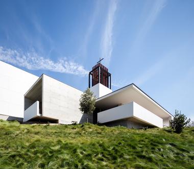 Gallery of St. Thomas More Catholic Church / Renzo Zecchetto Architects  - 1