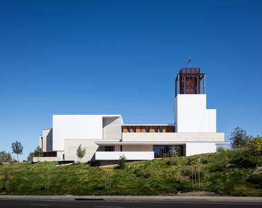 Gallery of St. Thomas More Catholic Church / Renzo Zecchetto Architects  - 2