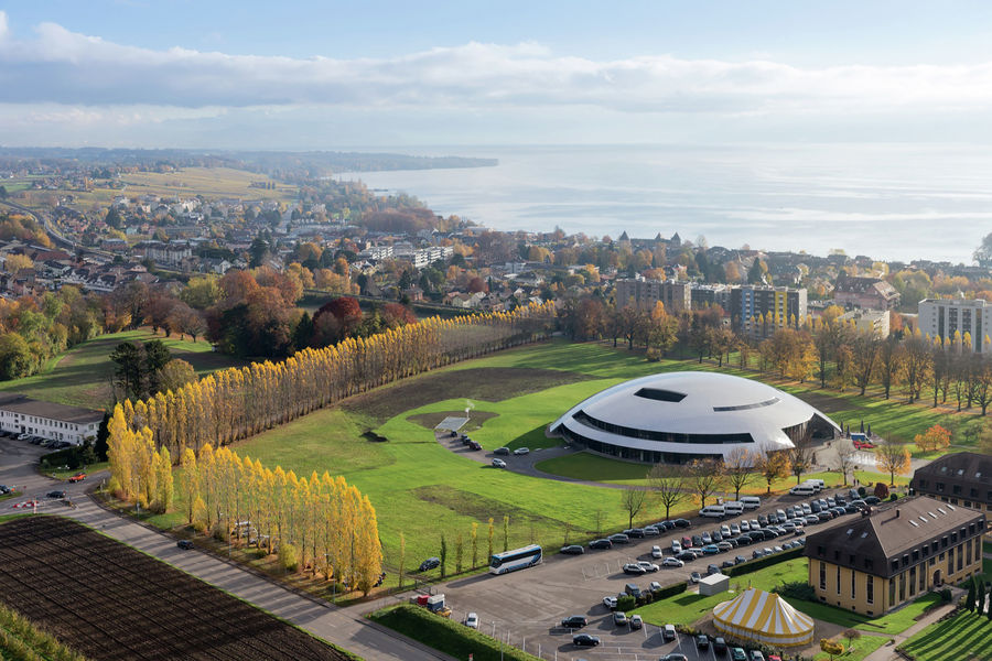 Wide-span structure building examples by Paradox | ArchDaily