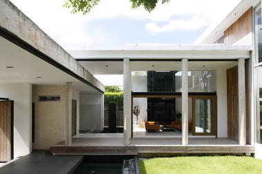 Dindang House  / Archimontage Design Fields Sophisticated