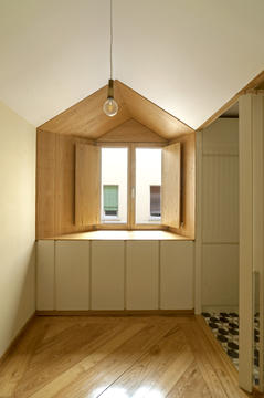 Arguelles Apartment Refurbishment  / Carrascal•Blas 