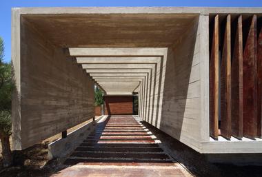 S&S House / Besonias Almeida Arquitectos