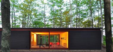 Galería de Cabaña lineal / Johnsen Schmaling Architects  - 1