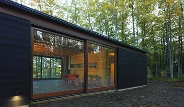 Galería de Cabaña lineal / Johnsen Schmaling Architects  - 3