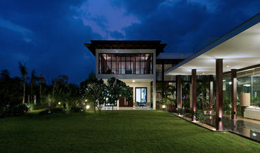 The Frill House / Hiren Patel Architects