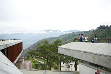 Gallery of 40 Impressive Details Using Concrete   - 89