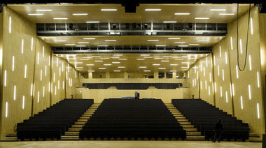 Galeria de Como projetar assentos para teatro: 21 layouts detalhados   - 25