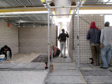 Gallery of These Schools for Refugee Children in Jordan are Built Using Scaffolding and Sand  - 35