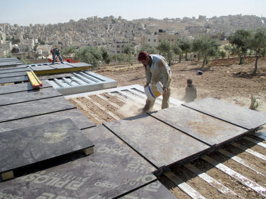 Gallery of These Schools for Refugee Children in Jordan are Built Using Scaffolding and Sand  - 34