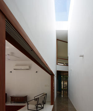 Gallery of Fort House / Sameep Padora & Associates  - 3