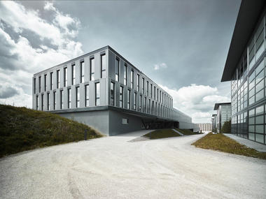 HCP Office and Seminar Building  / Züst Gübeli Gambetti 
