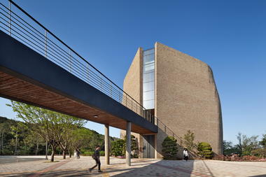 Capela BUFS / Architects Group RAUM + Nikken Sekkei