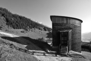 Clássicos da Arquitetura: Capela Saint Benedict / Peter Zumthor