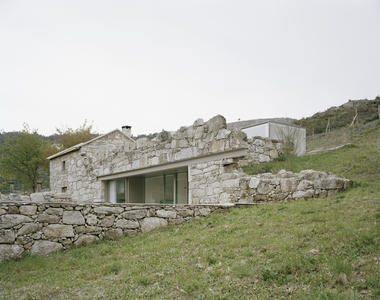 Casa en Melgaço / Nuno Brandão Costa