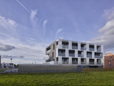 45 BBC Housing / a-LTA