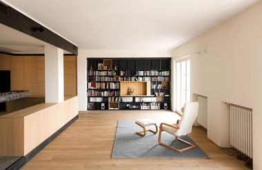 Wood and Iron Apartment / Luca Compri (LCArchitetti)