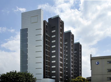 Gallery of Housing in Taipei / Chin Architects  - 2