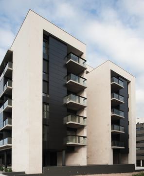 Edificio para 103 viviendas garajes y trasteros VPA / Ballina y Canal Arquitectos