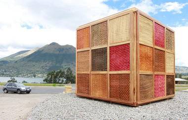 'Cubo de Totora' en Ecuador: fortaleciendo la identidad local a través de un diseño flexible y multiprogramático