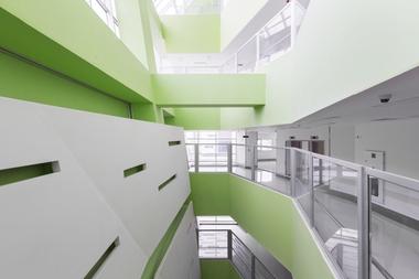 Hospital Pars / New Wave Architecture
