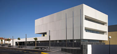 Moron De La Frontera Courts / Daroca Arquitectos