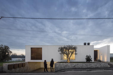 Casa dos Claros / Contaminar Arquitectos