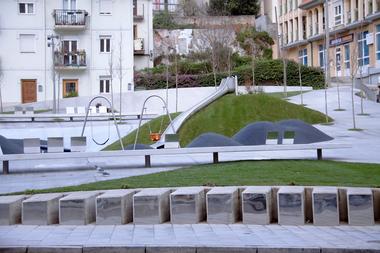 Plaza Tetuán-Amaliach / / Héctor Navarro + ARKHITEKTON