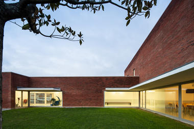 Fire Station in Santo Tirso / Alvaro Siza