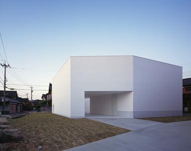 White Cave House / Takuro Yamamoto Architects
