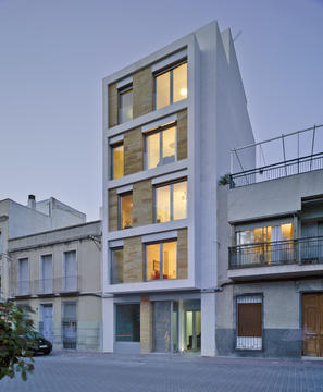 Residential Building in Cieza / Xavier Ozores