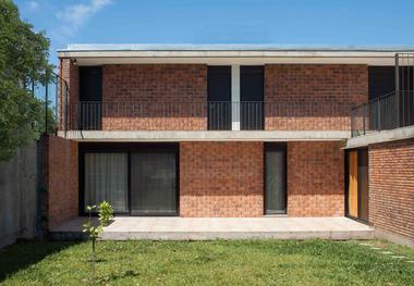 Casa de Ladrillo  / Paulo Ambrosoni