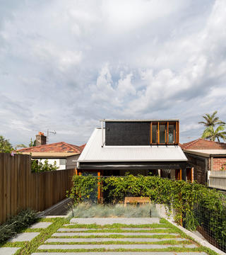 Down Size Up Size House  / Carterwilliamson Architects 