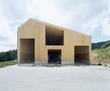 Etable De Stabulation Libre / LOCALARCHITECTURE
