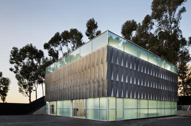 Machine in a Box / Luce Et Studio