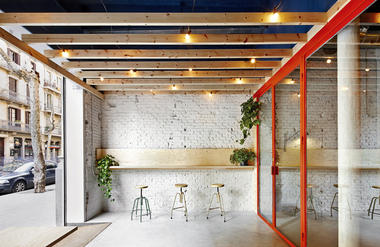 Bar Oval / FLEXOARQUITECTURA
