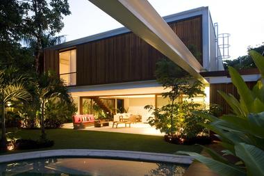 Casa GH  / Bernardes + Jacobsen Arquitetura