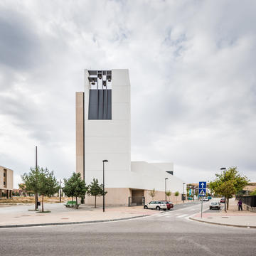 Parish Church and Community Centre  / VZ Arquitectos