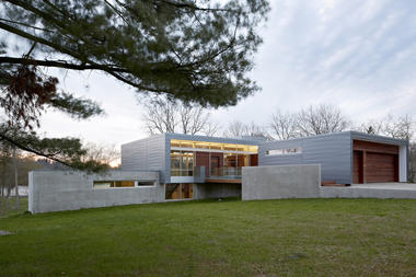 Riverview House / Studio Dwell Architects
