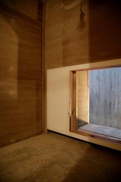 Gallery of Earth House / BCHO Architects  - 12
