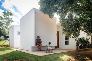 Casa dos Caseiros  / 24.7 arquitetura design