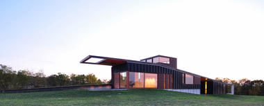 Topo House / Johnsen Schmaling Architects
