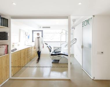Dental Clinic in Torrelles / Sergi Pons