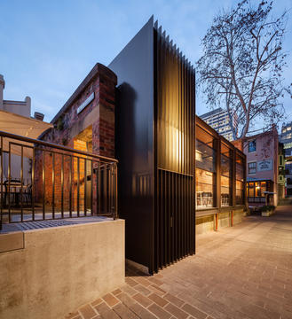 Rocks Police Station / Welsh+Major