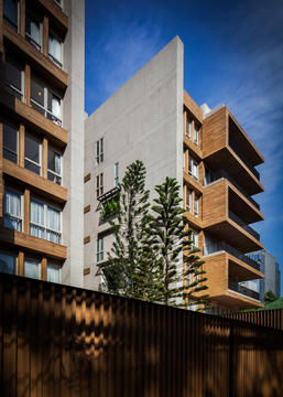 The Pine Crest Residence / Vin Varavarn Architects