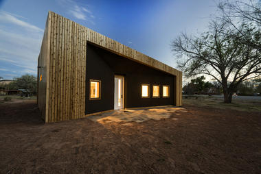 Cedar Hall / DesignbuildBLUFF 