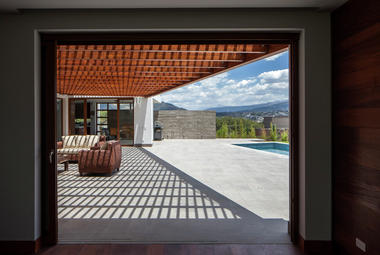 NR2 House / Roberto Burneo Arquitectos
